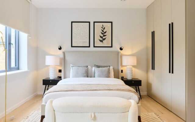 The Brondesbury Hideaway - Stylish 3bdr Flat With Balcony Parking