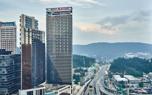 OYO Home 44050 Essential Studio Empire Marriot