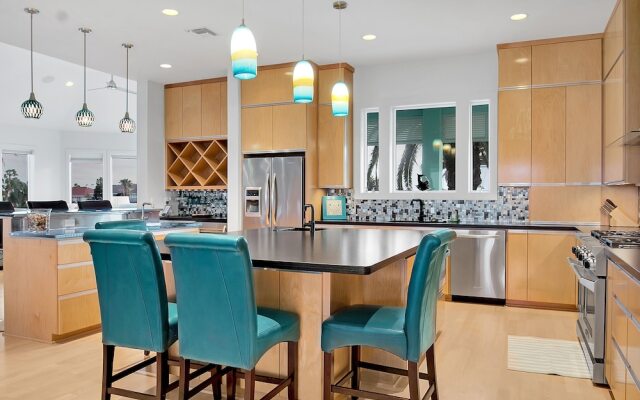 1893bays 5 Bedroom Home