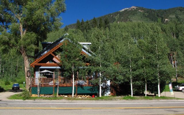Rico Hotel Mountain Lodge & Argentine Grille