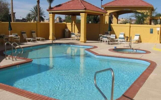 La Quinta Inn And Suites Phoenix I-10 West