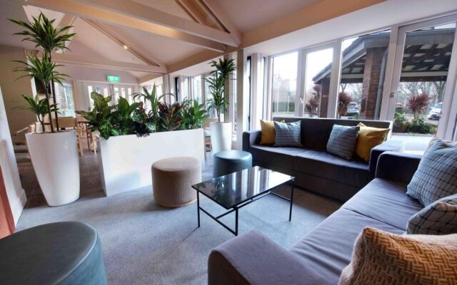 Waterloo Hub Hotel & Suites