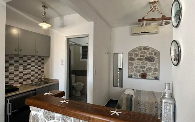 Elenis Studios & Apartments