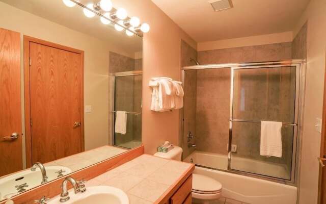 Highlander 324 Townhome with Private Hot Tub