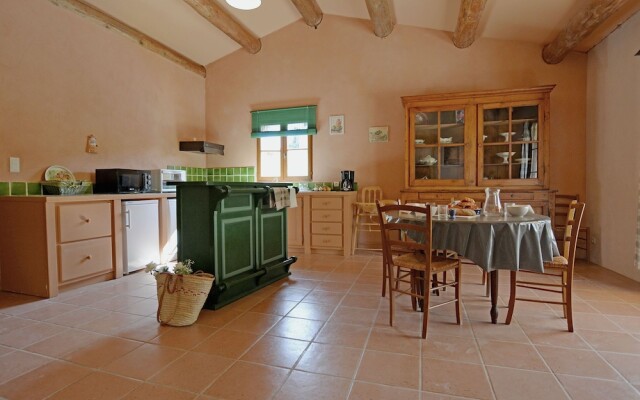 Beautiful Villa in Flaux With Swimming Pool