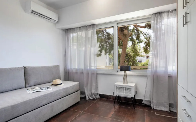 Relux Sea View 2BD Apartment by BluPine
