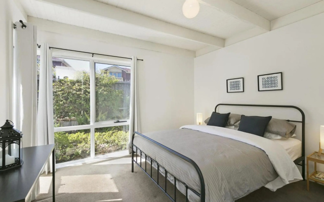 Mysa Anglesea Sleeps 7 WiFi Netflix Cafes Shops – Guest Rooms – Anglesea