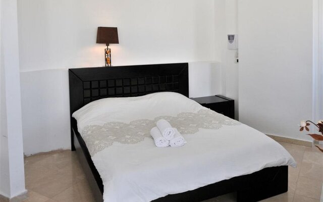 Geula Suites Hotel