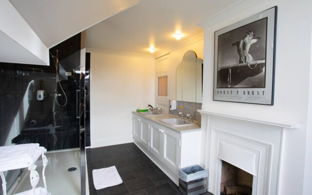 Fines Bayliwick Hotel