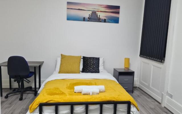 West Street 3-Bed 3-Ensuite Apartment Leicester