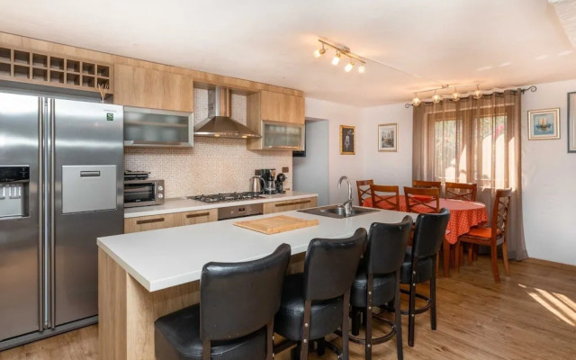 Villa Anabella - Four Bedroom Villa With Swimming Pool
