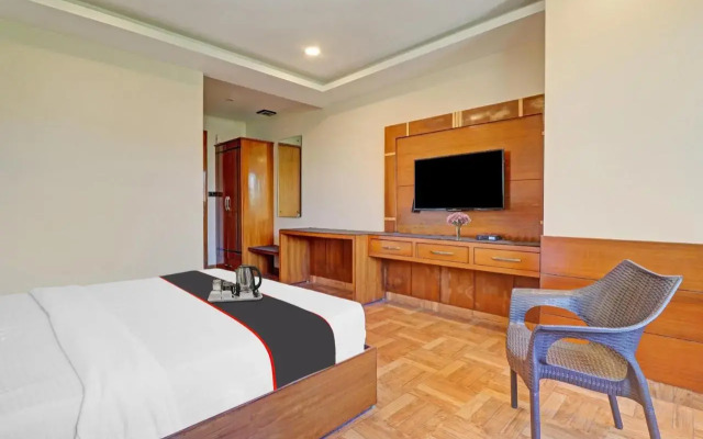 Oyo 703086 Hotel Shri Rooms & Restaurant