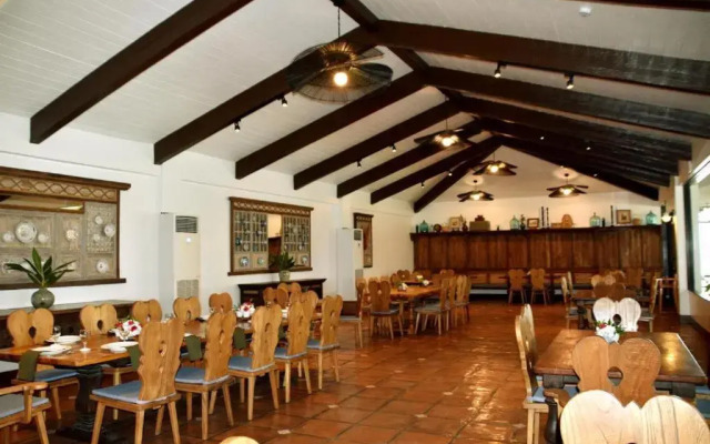 Pura Vida Beach & Dive Resort