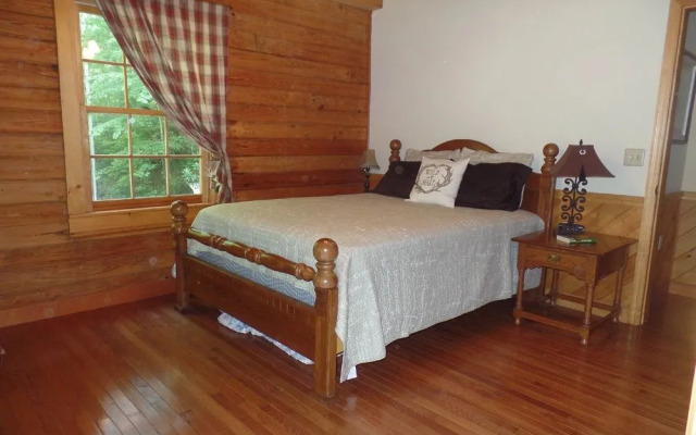 Creekside Paradise Bed and Breakfast