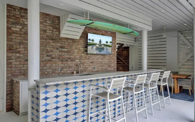 Be a Sullivans Local! 1307 Cove Avenue by Avantstay Pool + Outdoor Living