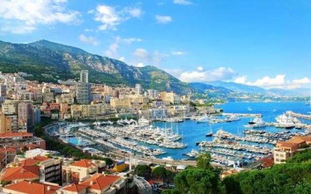 Studio 11 near Monaco train station