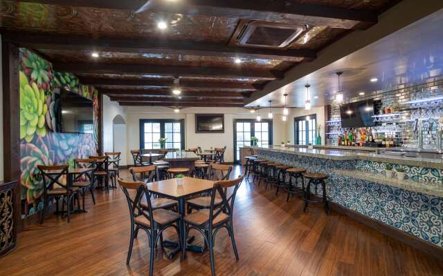 Oxford Suites Pismo Beach