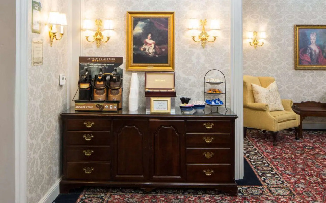 Bristol Hotel, Boutique Collection