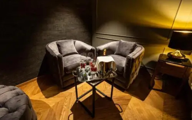 Dam Boutique Hotel And Restaurant