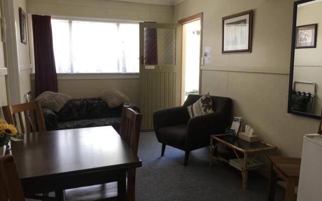 Burkes Pass Country Motel – Guest Rooms – Fairlie