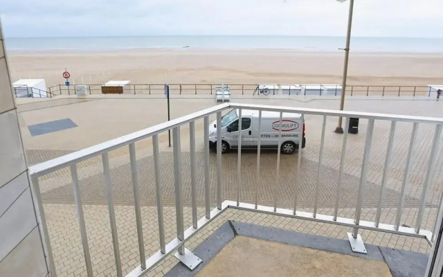 Apartment on Belgium Seawall, Central Location