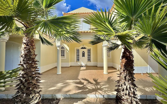 Quarteira Premium Villa by Homing