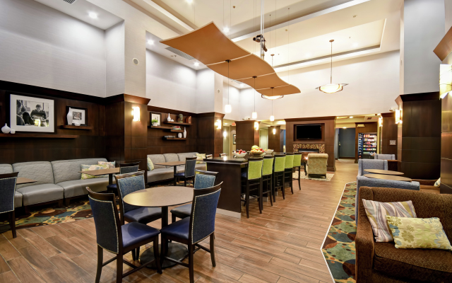 Hampton Inn & Suites Detroit-Canton