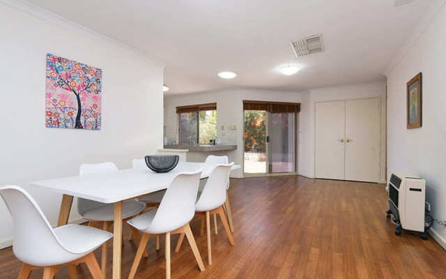 Stunning 3 Bedroom House With Garden, Close to CBD