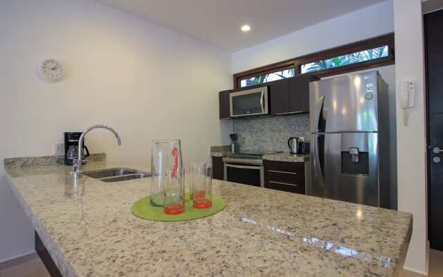 Condo with Infinity Pool View by Olahola