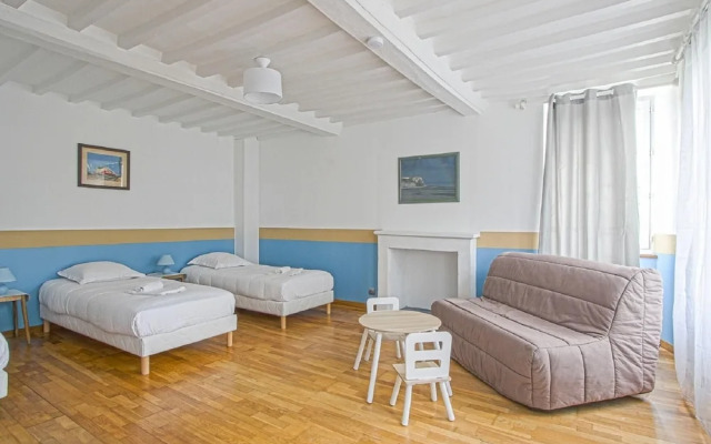 Spacious Holiday Home With Garden