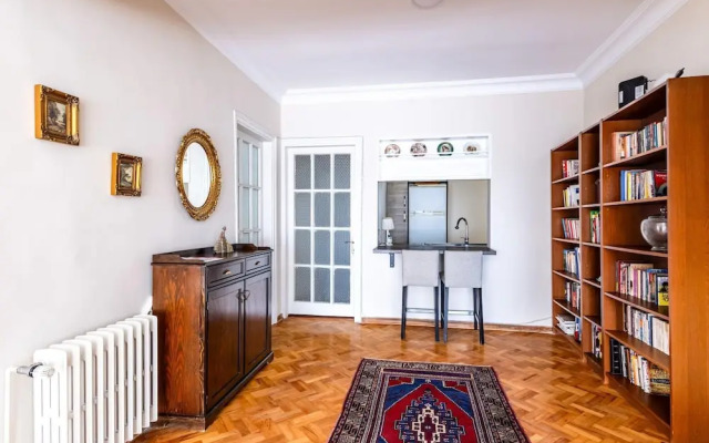 Spacious Flat w Balcony 3 min to Kadikoy Square