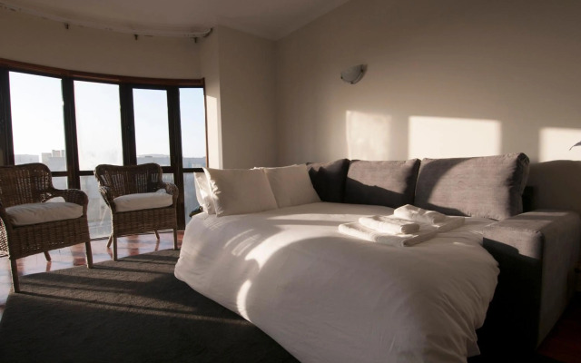 Cozy Beach Front with Rooftop