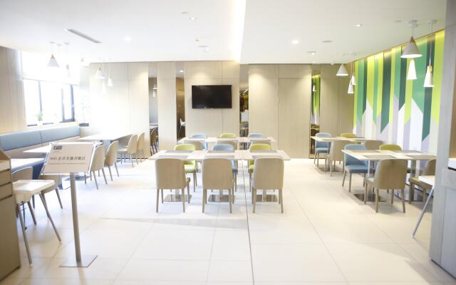Holiday Inn Express Yingkou Onelong Plaza by IHG
