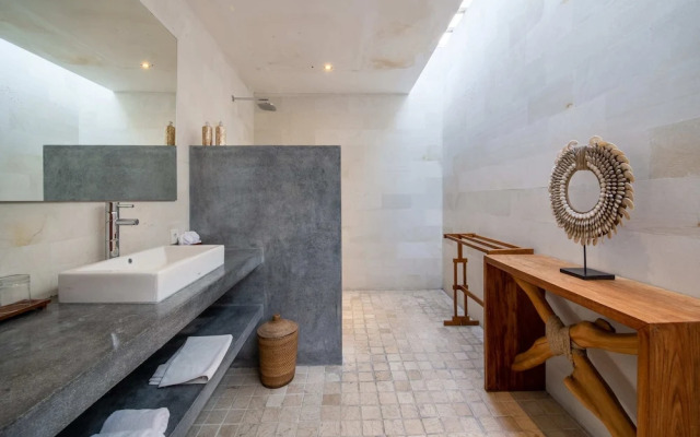Fabulous Private Villa, 3 BR, Canggu With Staff