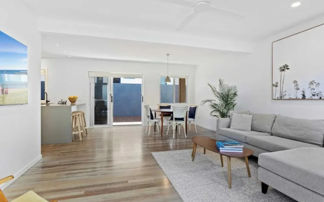 Mermaid Beachside Apartment - Direct Beach Access