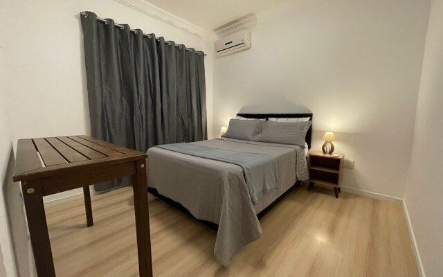 Amplo Apartamento Um Por Andar