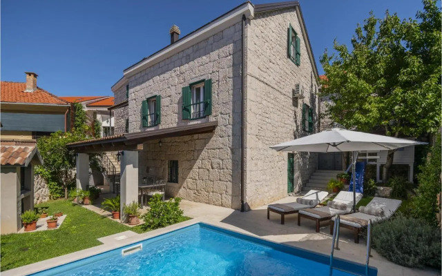 Three-Bedroom Holiday Home in Imotski