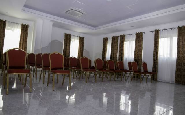 Monarch Hotel