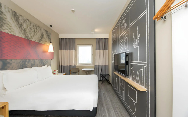 ibis Shanghai Lianyang