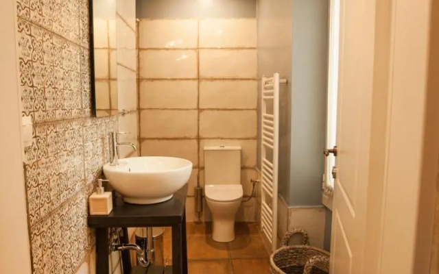 2-spaces comfy Bentzi apartment 7 with balcony in Pagrati