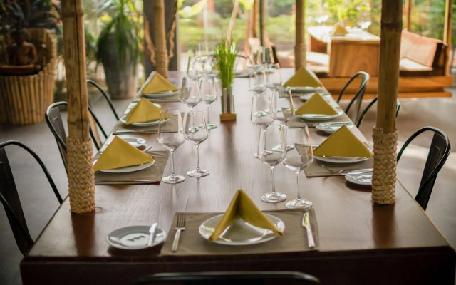 Les Bambous Luxury Hotel