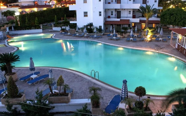 Coliseum Studios & Apartments