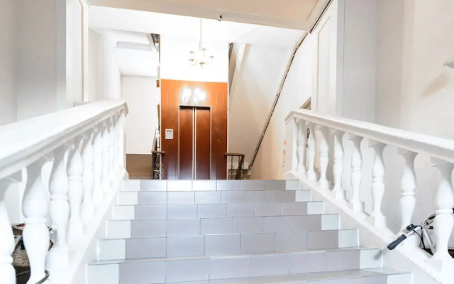 Funny Dolphins Apartments White House