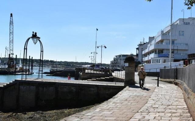 Vernon House Sleeps 8 in Old Cowes