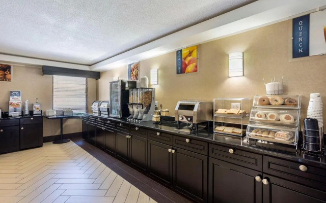 Capital Plaza Inn & Suites Harrisburg