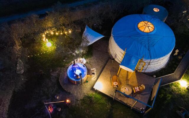 2 CUORI E 1 YURTA Glamping in Tuscany - Adults Only