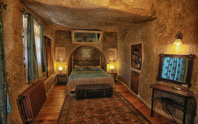 Traveller's Cave Hotel