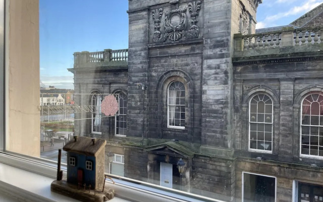 Rose Apartment 2-bed Town Centre Apartment in Ayr