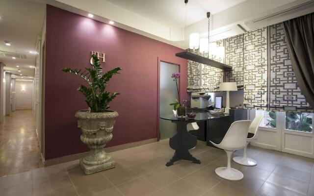 Smart Hotel Gallery House