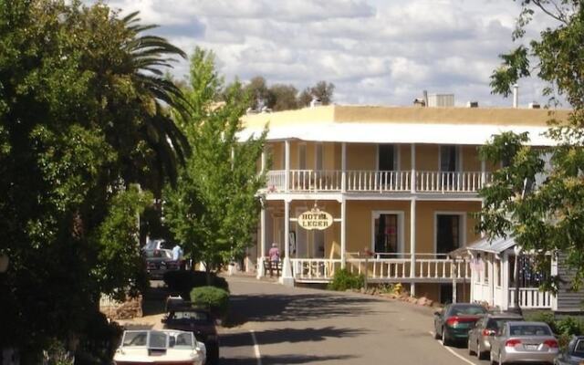 Hotel Léger Restaurant & Saloon